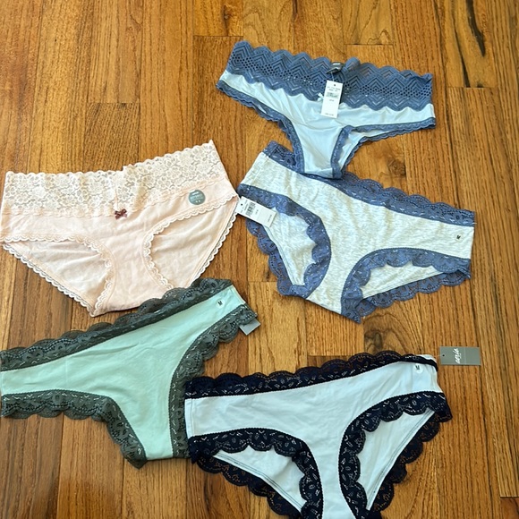 NEW Size medium bundled Aerie underwear - Picture 1 of 1